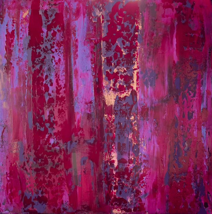 Distanz, Gesamtansicht: senkrechte Bahnen in Magenta, Karminrot und Lavendel, in Flecken aufgebrochen, mit Kupferschimmer in der Mitte