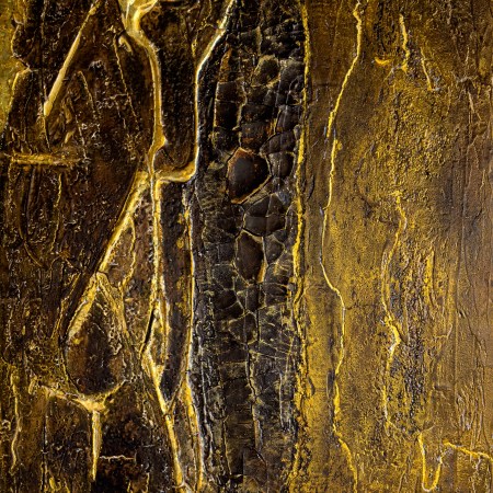 Silence is golden, Gesamtansicht: Hochformat in Braun und Gold, in der Mitte ein schmales, schwarzbraunes Feld aus zersprungenen Schollen mit goldenem Rand